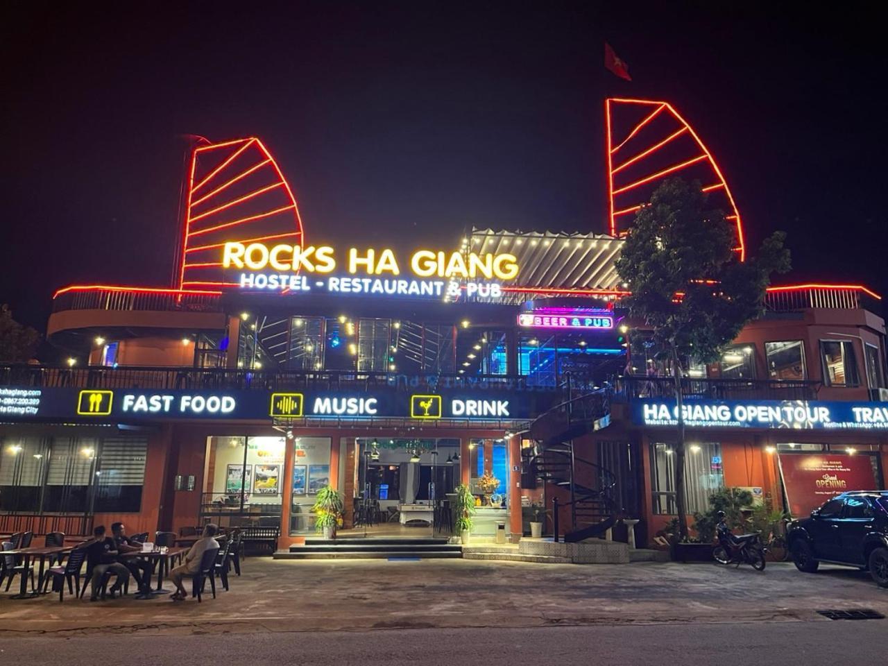 Rocks Ha Giang Hostel & Tour Экстерьер фото