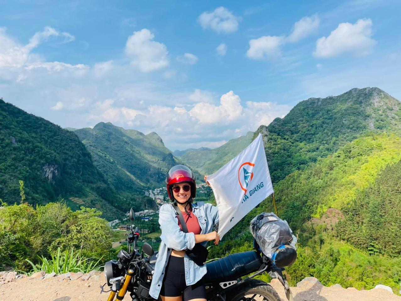Rocks Ha Giang Hostel & Tour Экстерьер фото